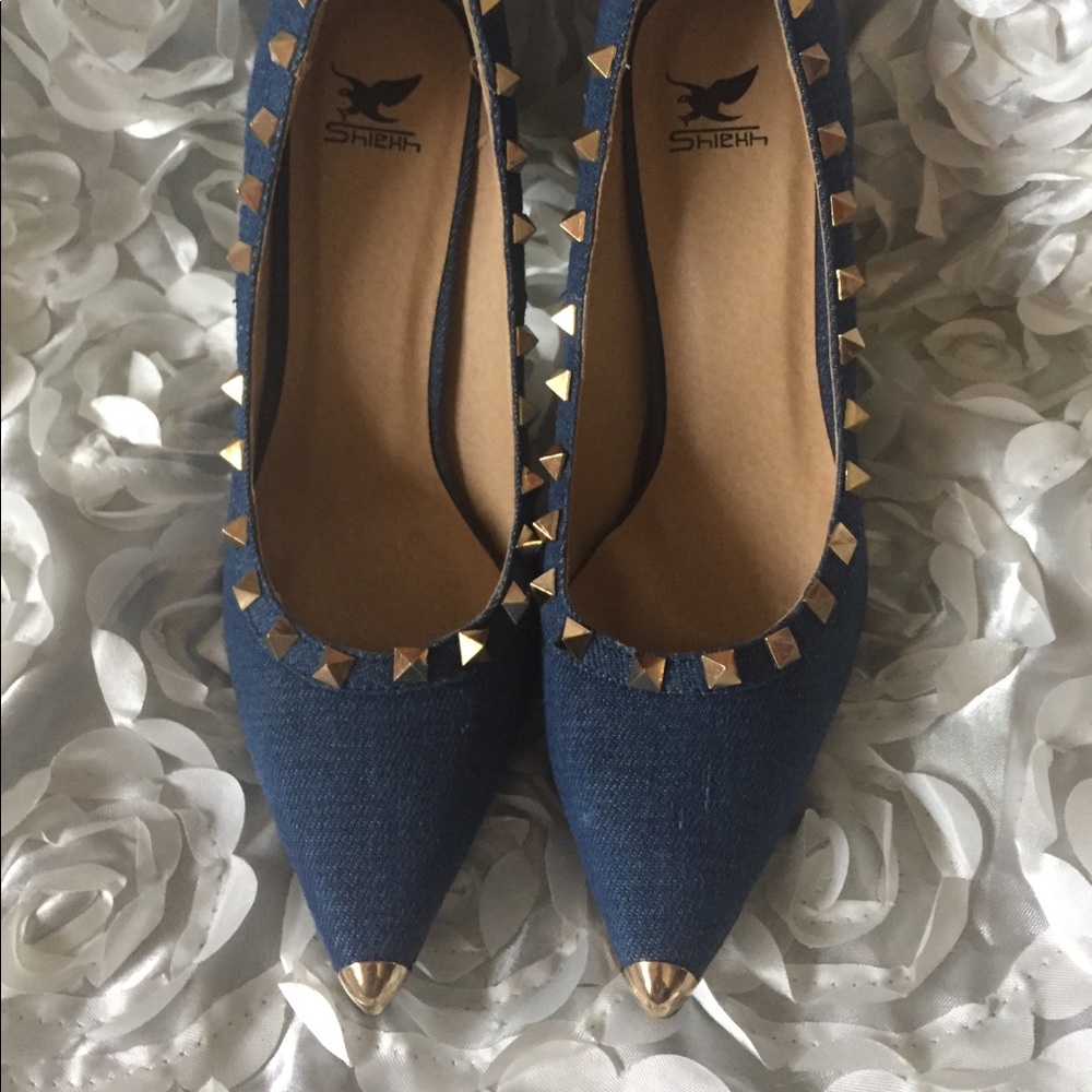 📦 Blue denim jeans studded heels